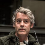 Canicule : Yann Barthès critique la gestion des conditions de vie sous les toits.