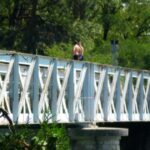 Lyon : des sauts depuis les ponts du canal de Jonage malgré les interdictions et les dangers.
