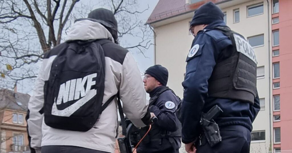 Contrôle de police à Sélestat : les lycéens et l’usage des trottinettes électriques.