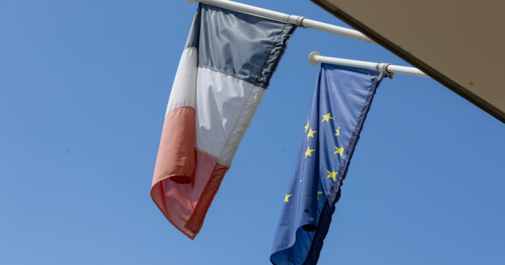 Un maire peut-il retirer le drapeau européen de son hôtel de ville ?