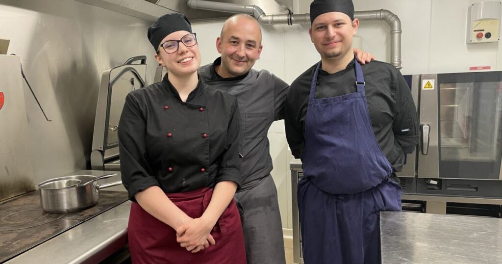 Erasmus permet à des étudiants de Budapest de réaliser leur rêve culinaire à Paray-le-Monial.
