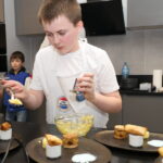 Baptiste Layen, 13 ans, remporte le titre de meilleur pâtissier collégien d&rsquo;Alsace.