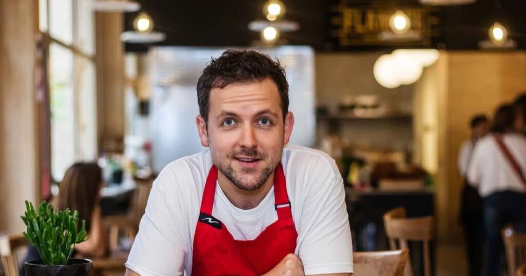 Denis Schwebel, chef alsacien, introduit la tarte flambée à Bogotá, Colombie.
