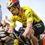 Wout Van Aert remporte la 5e étape du Tour Auvergne-Rhône-Alpes.