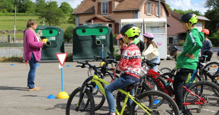 Luemschwiller : une vélo-école nomade forme des cyclistes à la sécurité routière.