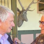 Claude Muller reçoit les Palmes académiques pour sa contribution à l’éducation à Colmar.