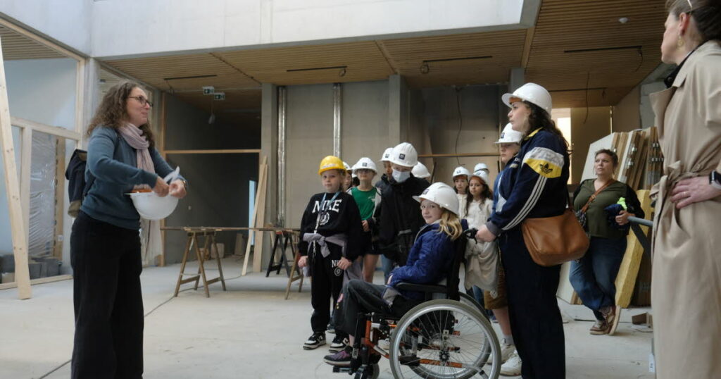 Neuhof : 300 élèves visitent le nouveau collège Agnès-Acker à Strasbourg