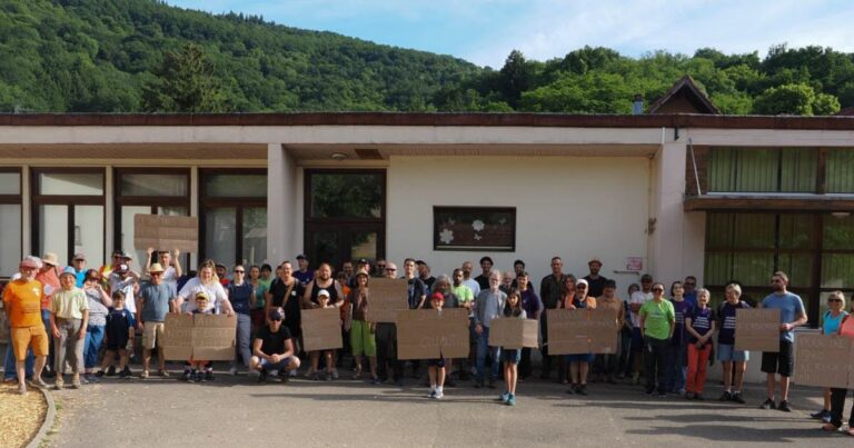Maintien d’une classe de maternelle à Lautenbach : soutien des parents et élus locaux.