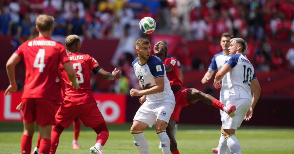 Coupe du monde 2026 : La Bosnie mène contre le Canada à la pause, Hernandez défend Mbappé.