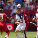 Coupe du monde 2026 : La Bosnie mène contre le Canada à la pause, Hernandez défend Mbappé.