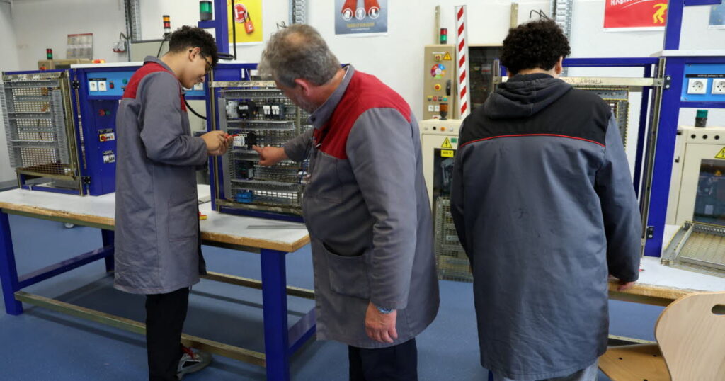 Électricité et environnements connectés : le lycée Stoessel à Mulhouse inaugure un plateau technique moderne.