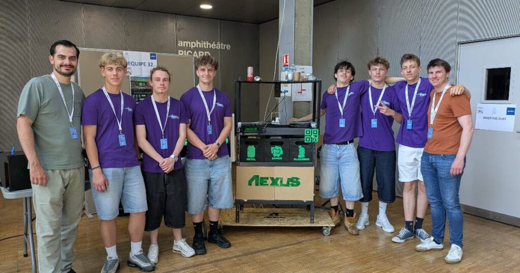 Des élèves du lycée du Haut-Barr à Saverne conçoivent une nouvelle poubelle de tri.