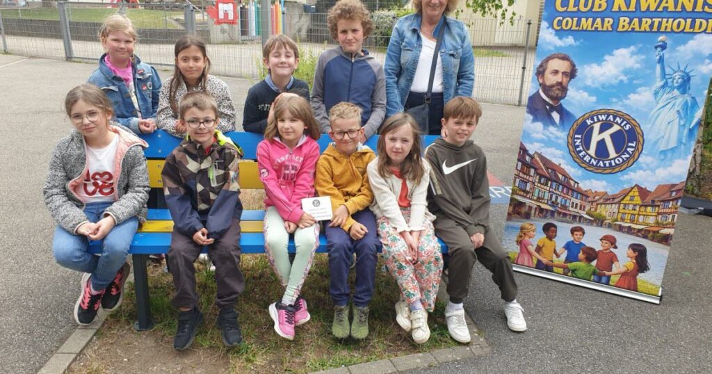 Labaroche : un banc de l’amitié installé à l’école primaire pour encourager la solidarité.