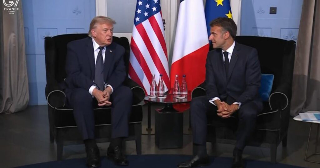 G7 d’Évian : Emmanuel Macron et Donald Trump se rencontrent pour la première fois.