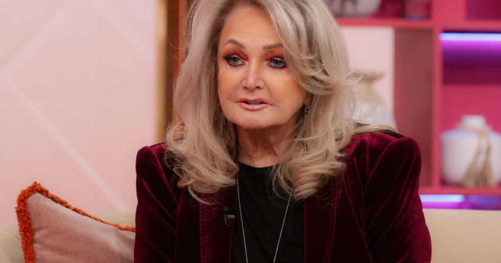 Bonnie Tyler sort du coma, mais son état de santé reste critique.
