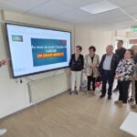 Une association de retraités de Saint-Louis finance un écran tactile pour les jeunes.
