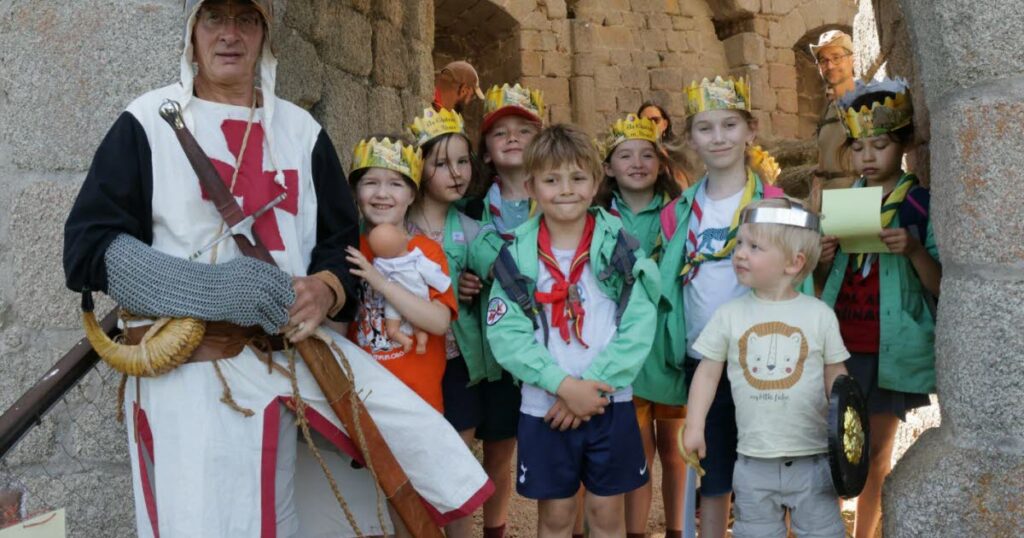 Promotion de petits écuyers au château d’Andlau, reconnue par l’institution équestre locale.