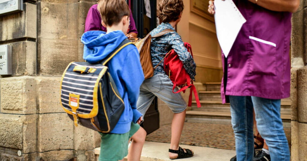 Conflits croissants entre parents d’élèves et directeurs d’école en France : insultes et menaces en hausse