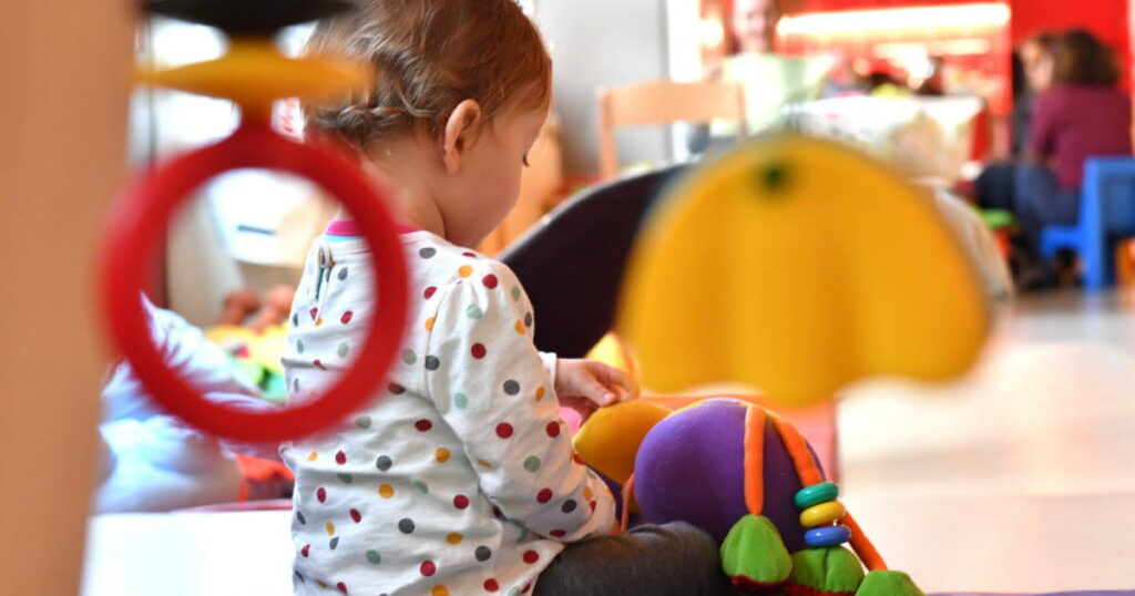 Illkirch-Graffenstaden impose frais de dossier et caution pour l’inscription en crèche.