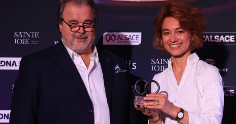 Katherine Denilauler, cheffe pâtissière alsacienne, reçoit un prix pour son engagement professionnel.