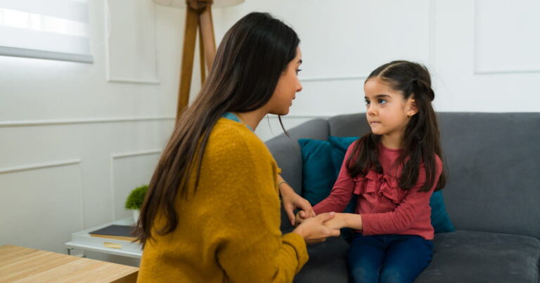 Comment annoncer une séparation aux enfants : conseils de psychologues en France