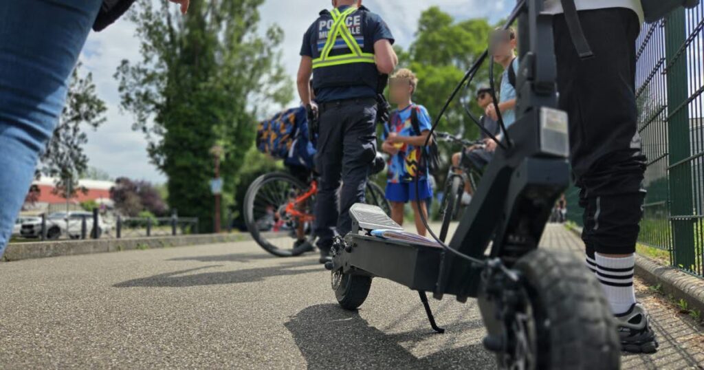 Obernai : la police municipale renforce la réglementation des trottinettes électriques après un accident grave.