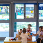 Canicule : fermetures d&rsquo;écoles et de crèches posent des défis logistiques majeurs
