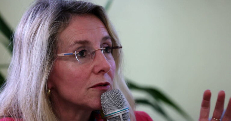 Anne-Marie Jean prend la présidence de la Société des amis des universités de Strasbourg.
