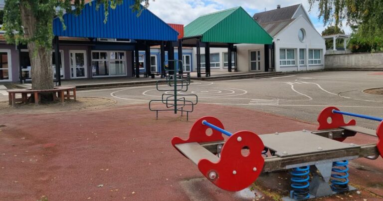 Fermeture de classes et suppressions d’Atsem à Bischwiller : inquiétude des parents et enseignants.