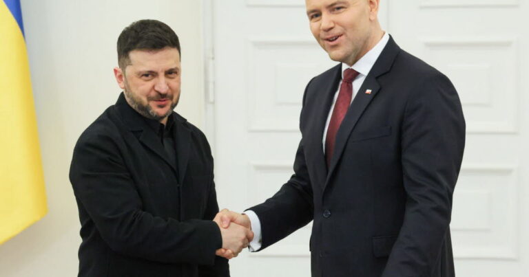 Le président polonais retire la distinction à Zelensky, Kiev qualifie cela d’erreur stratégique.