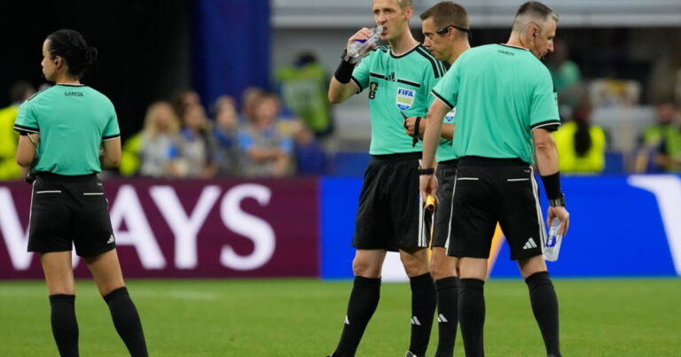 Un déodorant devient sponsor du 4e arbitre lors de la Coupe du monde 2026.