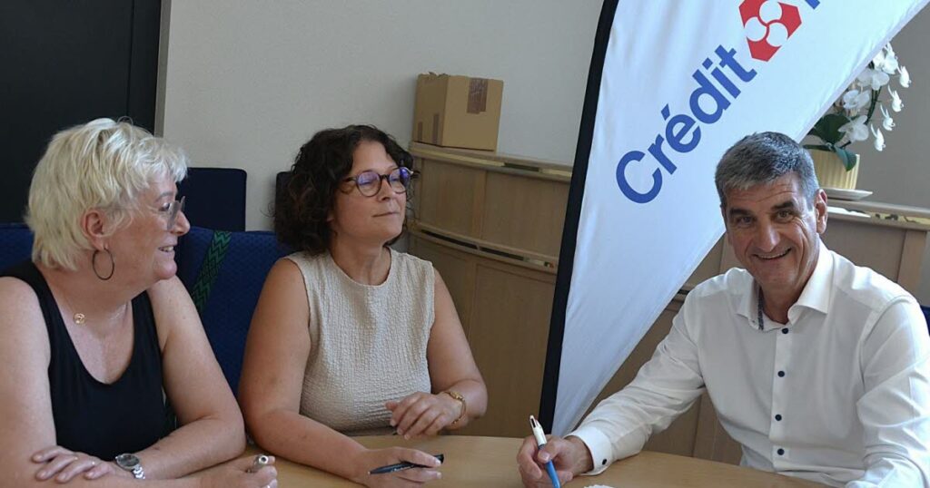 Partenariat signé entre le Crédit Mutuel et le lycée Charles-Pointet à Thann.