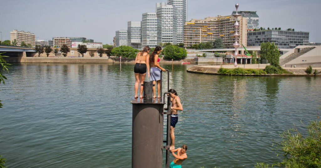 Canicule en France : dix décès par noyade dimanche, la chaleur s’intensifie ce lundi
