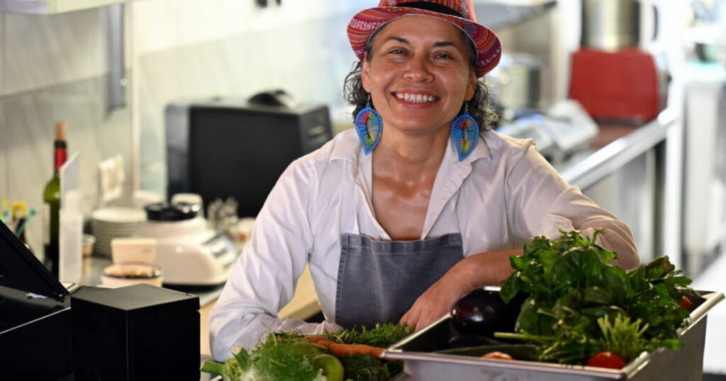 Une cheffe chilienne de Bourg-en-Bresse ferme son restaurant pour lancer un centre de formation.