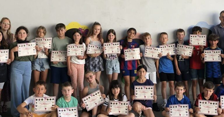 Le Souvenir français récompense des écoliers à Herbitzheim pour leur engagement mémoriel.