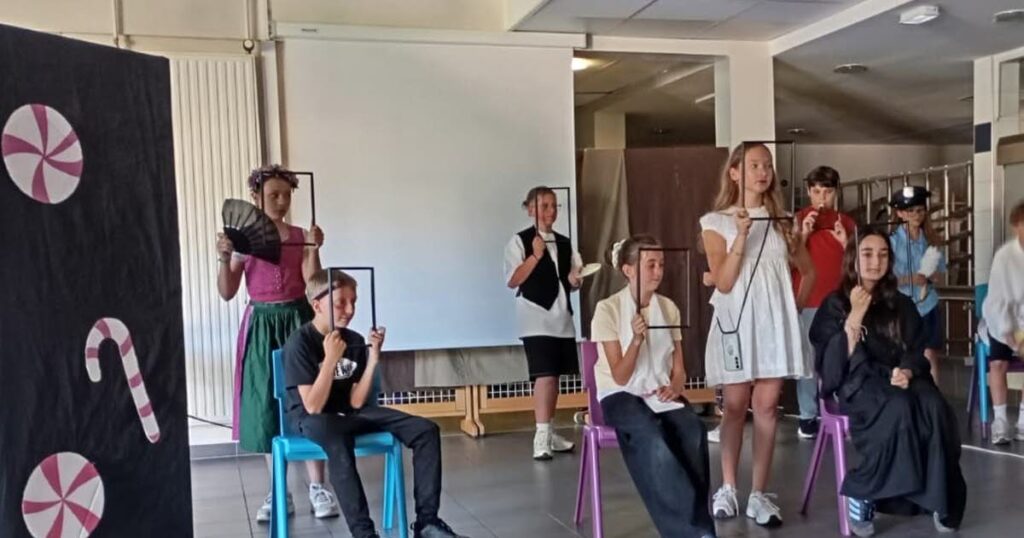 Seppois-le-Bas : Les collégiens de la Largue adaptent les contes de Grimm en spectacle.