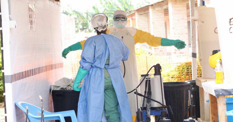 Ebola : un médecin de retour de RDC testé positif en France, première infection confirmée.