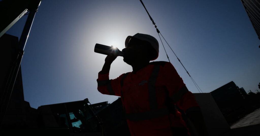 Canicule en France : températures atteignant 44°C, journée la plus chaude enregistrée.