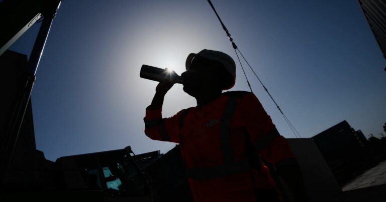 Canicule en France : températures atteignant 44°C, journée la plus chaude enregistrée.