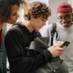 Le Sénat alerte sur la montée du masculinisme à l&rsquo;école et ses conséquences pour les filles.