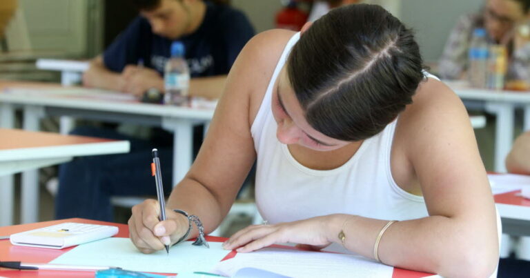Canicule : 3 500 écoles fermées et 10 000 établissements modifient leurs horaires.