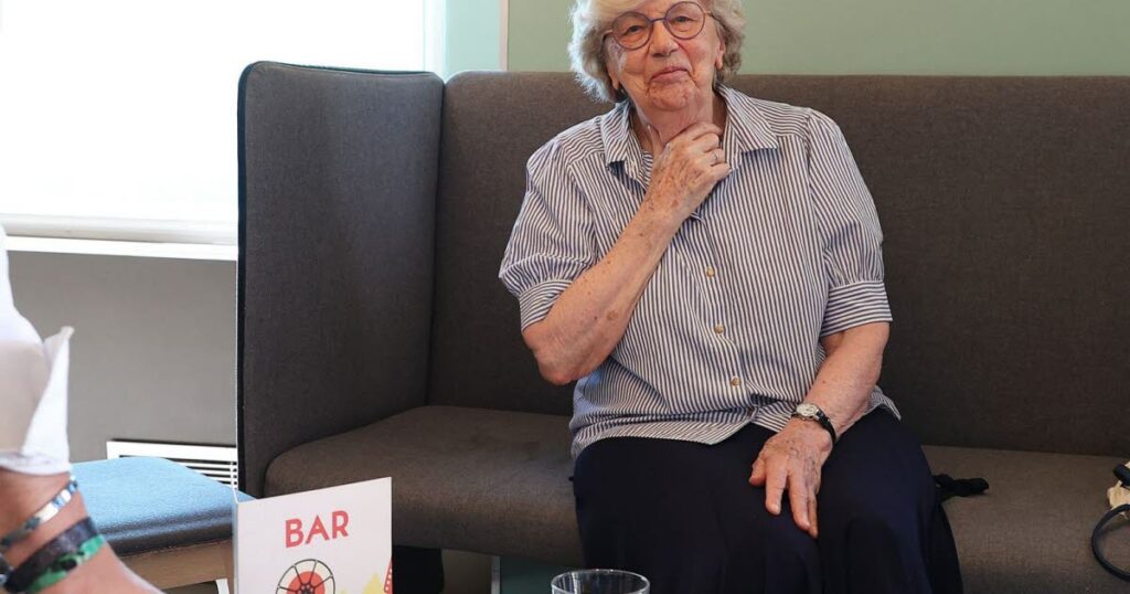 À 90 ans, une femme réserve une chambre d’hôtel dans le Rhône pour échapper à la canicule.