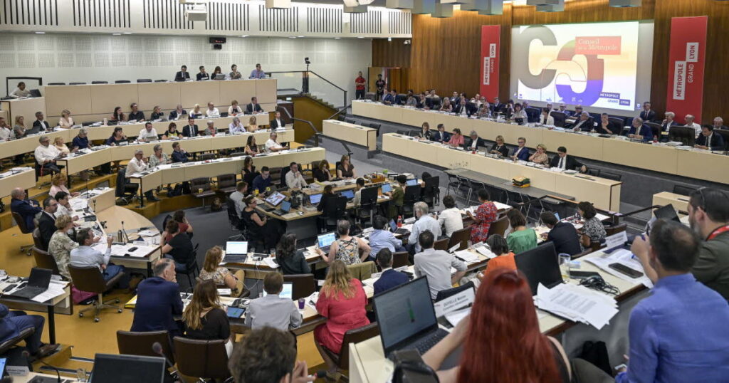 La Métropole de Lyon supprime les replays du conseil métropolitain, sans son ni image.