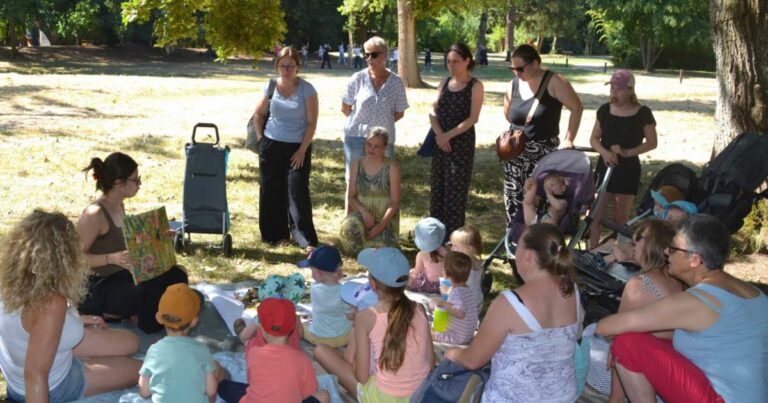 Guebwiller : atelier sensoriel pour bébés au château, une initiative éducative locale.