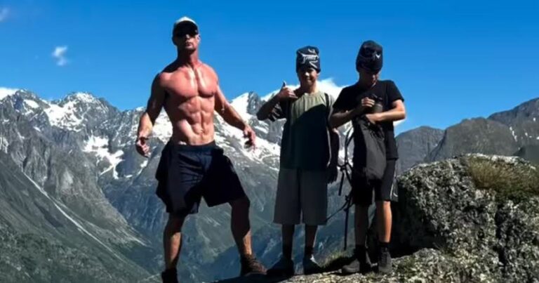 Chris Hemsworth en randonnée dans les montagnes des Deux-Alpes en Isère