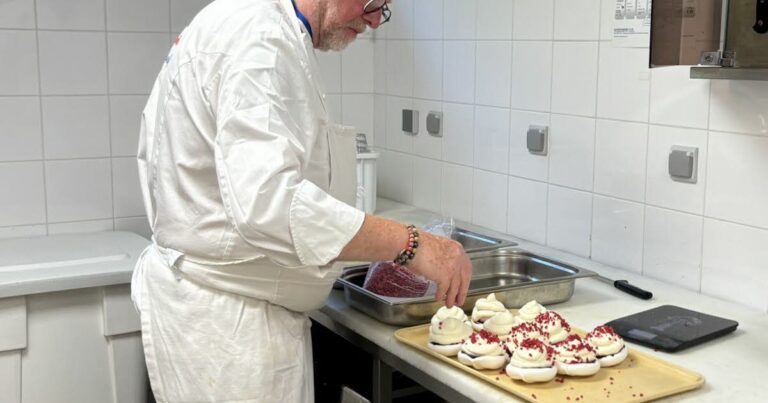 Un chef Meilleur ouvrier de France cuisine pour les résidents de l’Ehpad à Montceau-les-Mines