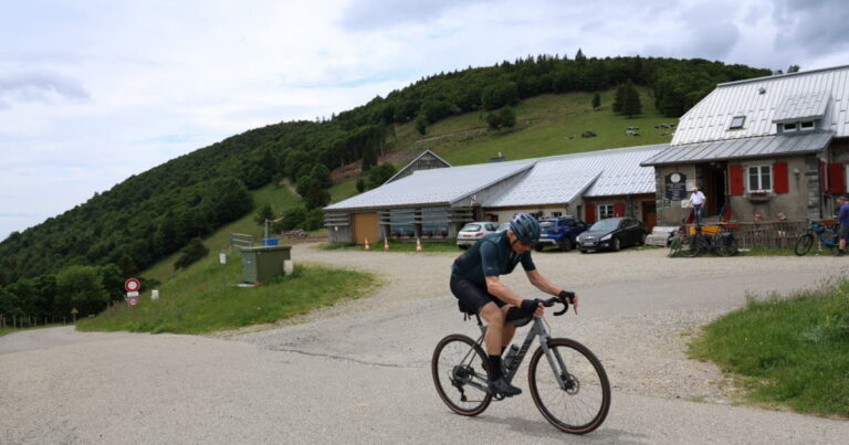 Le col du Haag, nouvel enjeu pour les coureurs sur la Route des Crêtes