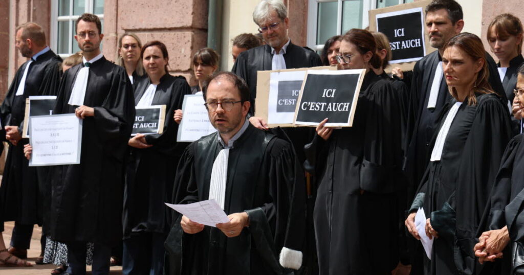 Avocats et magistrats d’Alsace poursuivent leur mobilisation contre le projet de loi Sure.