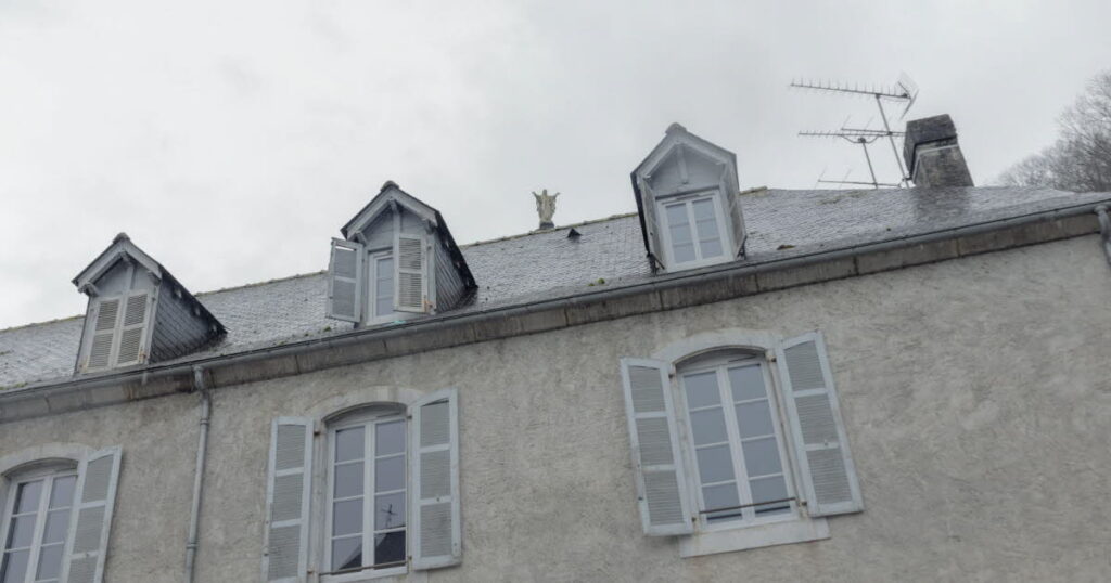 Fermeture du site historique de Notre-Dame de Bétharram, élèves transférés vers d’autres établissements.