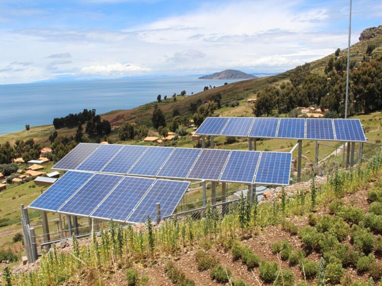 Positionnement des États sur le photovoltaïque face aux demandes politiques croissantes.